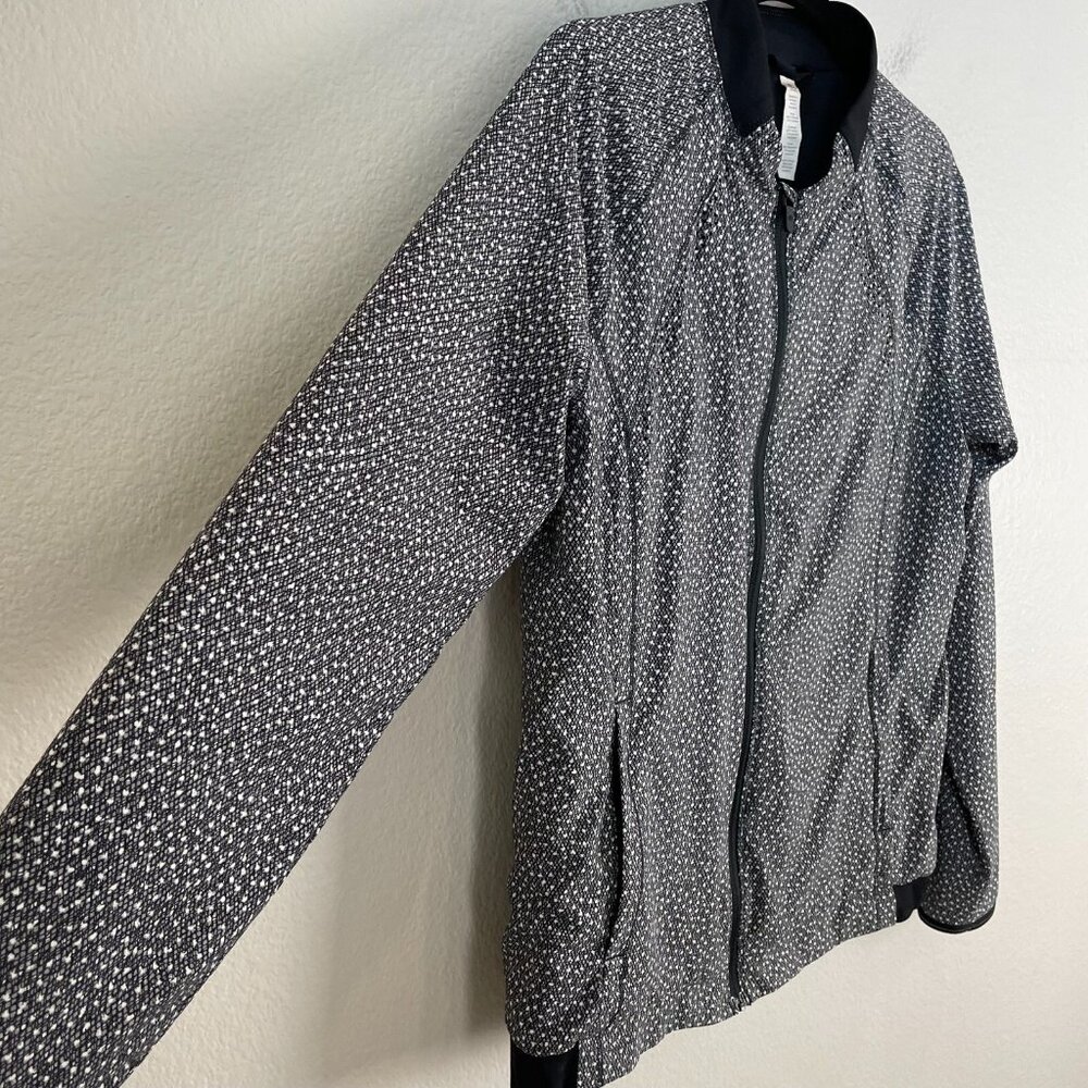 LULULEMON Womens 8 Jacket Hit It Frozen Fizz White Black‎ Swift Ultra Full Zip - Picture 12 of 16